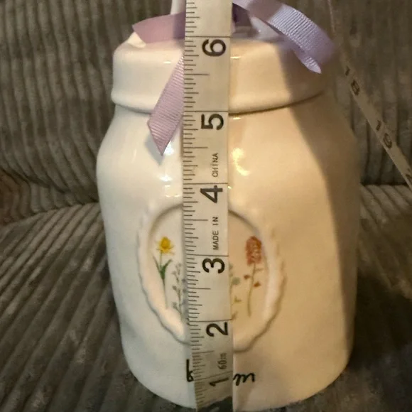 Rae Dunn White Ceramic Jar with Floral Pattern- BLOOM- NWT - Picture 10 of 11